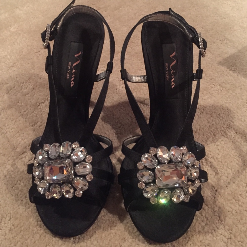 Beautiful large bling heels 💎